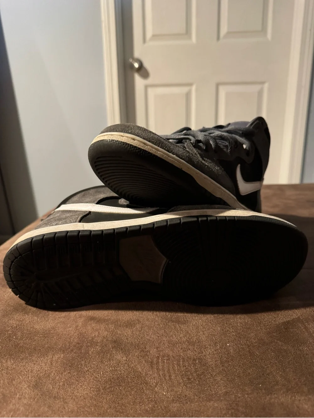 Men's Gray/Black Suede Mid-Top Skate Shoes